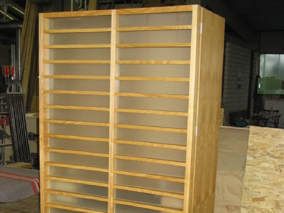 Innenausbau mit Raumteiler aus Holz
