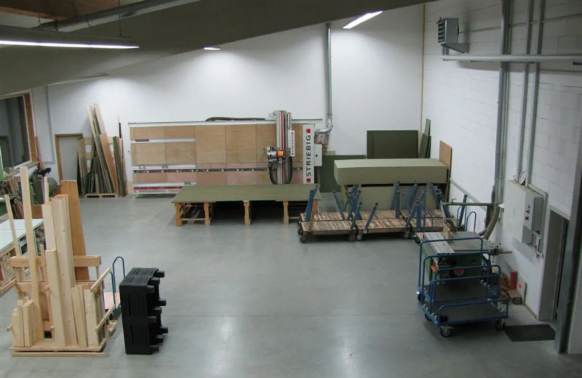 Moderner Maschinenpark in der Werkstatt der Schreinerei Lehle